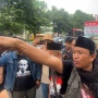 Ricuh! Massa Santri Bentrok di Depan Gedung PBNU, Tudingan Intimidasi Memanas