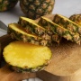 Dua Cara Mudah Mengupas Nanas untuk Campuran Es Buah