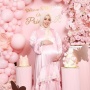 Tak Hanya Syahrini, 5 Artis Ini Juga Melahirkan di Usia 40 Tahun Lebih