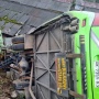 Bus Masuk Jurang Timpa Rumah Warga di Puncak Bogor, 9 Penumpang Luka di Bagian Kepala