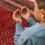 Bacaan Doa Pendek Sehari-hari untuk Diajarkan ke Anak: Mudah Dihapal Loh!