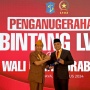 Berkomitmen pada Veteran, Wali Kota Eri Cahyadi Terima  Penghargaan Tertinggi Bintang LVRI dari Legiun Veteran RI