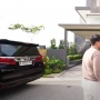 Survei Rumah sebelum Bulan Madu, Aaliyah Massaid Turun dari Mobil Mewah Pajaknya Seharga Honda Scoopy