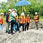 Jhonlin Grup Kunjungi Freeport Pemanfaatan Tailing untuk Bangun Infrastruktur Jalan Proyek Cetak Sawah