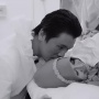 Dikaruniai Seorang Putri, Momen Syahrini Dandani Anak Jadi Cetar Curi Atensi