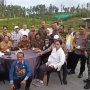 Celetukan Airlangga ke Bahlil Sebelum Foto Bareng; 'Kursinya Pak Kapolri Aja Diambil'
