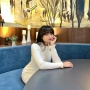 Fuji Pose Bak Gadis Sampul saat Pemotretan, Sepatunya Curi Perhatian Netizen