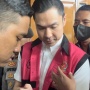 Lepas Rompi Pink, Harvey Moeis Jalani Sidang Perdana Kasus Korupsi Timah