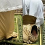 Pakai Mukena Secara Kurang Pantas saat Salat, Wanita di Malaysia Hebohkan Media Sosial