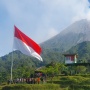 Meriahkan Kemerdekaan, Bendera Raksasa 9x6 Meter Berkibar Gagah di Bukit Klangon