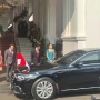 Tak Pakai Baju Adat, Maruf Amin dan Gibran Kompak Pakai Jas Hitam Saat Upacara Penurunan Bendera di Istana Jakarta