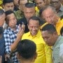 Daftar Calon Ketum, Bahlil Lahadalia Disambut Tarian Khas Papua Di Markas Golkar