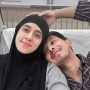 Takut Kenapa-Kenapa, Fairuz A Rafiq Tunggu di Luar Masjid Saat Suami Salat Jumat