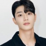 4 Ide Mix and Match Outfit Kasual ala Kim Jae Won, Tampil Chic dan Trendy!