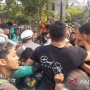Kubu Driver Ojol Vs Sopir Angkot Tawuran di Depan Balai Kota Sukabumi, Pemicu Bentrokan Gegara Ini!