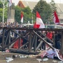 LIVE STREAMING: Pagar Jebol! Situasi Terkini Unjuk Rasa Menolak Pengesahan RUU Pilkada di Gedung DPR RI