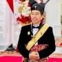 Keganjilan Foto Jokowi di Buku Alumni UGM Juga Dipakai di Buku Nikah, Warganet: Satu Potret untuk Semua