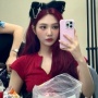 5 Inspirasi Mix and Match Kemeja ala Joy Red Velvet, Simpel nan Modis!