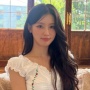 4 Ide Outfit ala Miyeon (G)I-DLE untuk Penampilan Feminin Sehari-hari