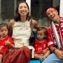 Bikin Salut, Keluarga Irfan Bachdim Naik MRT untuk Dukung Timnas di GBK