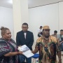 Isaias-Yustus Serahkan Aspirasi Bapaslon Jalur Independen, Begini Respons KPU Papua Tengah