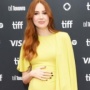 Hamil Anak Pertama, 8 Potret Karen Gillan Pamer Baby Bump saat Promosi Film Baru