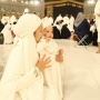 5 Potret Jennifer Coppen Umrah Bareng Kamari, Tak Terasa Berat dan Lelah saat Tawaf Meski Sambil Gendong Anak