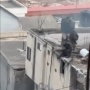Video Detik-detik Tentara Israel Membuang Mayat dari Atas Gedung