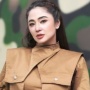 Dewi Perssik Dijodoh-jodohin dengan Mayor Teddy, Apa Kabar Tunangan Pilotnya?