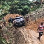 Diguyur Hujan Deras, Longsor Tutup Ruas Jalan Trans Nabire Hingga 30 Meter