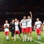 Suara Mees Hilgers Sampai Serak usai Lawan Manchester United, Netizen Senggol Jay Idzes