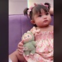 Momen Lucu Baby Cunda Anak Bella Bonita saat Dapat Labubu, Netizen: yang Excited Malah Mamanya