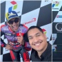 'Doyan Cari Muka', Aksi Menpora Dito Ariotedjo Ajak Jorge Martin Selfie di Podium MotoGP Dikritik