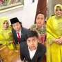 Dilantik Jadi Anggota DPD RI, Foto Keluarga Komeng Beda dari yang Lain