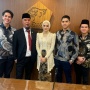 Al dan Dul Dikerubungi Ibu-ibu di Pelantikan DPR, Kelihaian El Rumi Kabur Jadi Omongan: Kayak Ninja