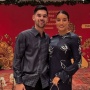 Bikin Bangga! Ini Momen Sandy Walsh dan Istri Kenakan Batik di Belgia