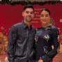 7 Potret Ganteng Sandy Walsh Rayakan Hari Batik Nasional