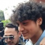 Tebar Senyum, Vadel Badjideh Akhirnya Datang ke Polres Jaksel