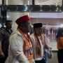 Tiba di Arena Debat Pilgub, Pramono-Rano Karno Langsung Salami Pendukung Bersama Mandra