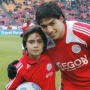 Bocah yang Foto dengan Luis Suarez Ini Sudah Koleksi 8 Caps bersama Timnas Indonesia
