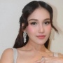 Duet Bareng JKT48 Nyanyi Heavy Rotation, Penampilan Ayu Ting Ting Jadi Sorotan