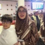 Nikita Mirzani Tampil Manglingi Saat Ibadah Umrah, Pakai Hijab Hingga Busana Gamis