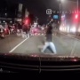 Waspada! Aksi Peras Pengendara Modus Nyebrang Lampu Merah, Pelakunya Berkeliaran di Gambir Jakpus!
