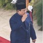 Bukan Pakai Setelan Jas Hitam, Ini Makna Beskap Biru Prabowo Subianto saat Dilantik Jadi Presiden