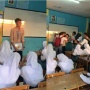 Viral Guru Gen Z Beri Salam Penutup Tak Biasa Usai Mengajar Hingga Siswa Happy Banget