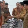 Nunduk hingga Nyaris Cium Tangan, Sikap Salaman Bahlil ke Gibran Tuai Sindiran: Dia Tau Bosnya Itu Fufufafa