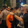 Pentolan Garis Keras Jakmania Pimpin Yel-yel untuk Paslon 03 saat Debat Kedua Pilkada Jakarta