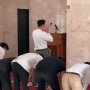 Momen Baim Wong Jadi Imam Salat Dzuhur Jelang Sidang Cerai dengan Paula Verhoeven