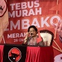 Pecah Tangis Megawati di Kongres PDIP: Peluk Hasto yang Dibebaskan Prabowo, Langsung 'Tampar' KPK