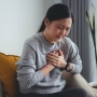3 Cara Mudah Menangani Kondisi Sesak Napas Mendadak